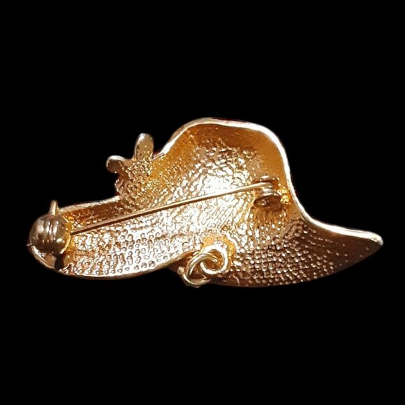 Red Hat Ladies Lapel Pin Brooch - Picture 2 of 2